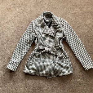 Casual spring belted jacket with pockets